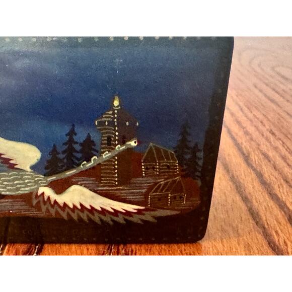 Russian Lacquered Black Trinket Box Artist Signed Crane Loon Bird Flying Forest - Picture 10 of 16